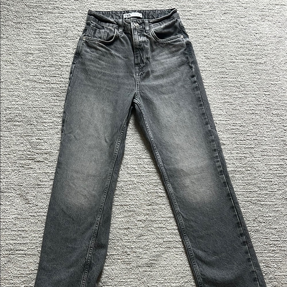 Gray High-Waisted Jeans